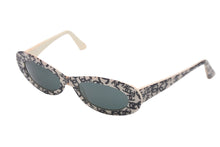 Load image into Gallery viewer, CHANEL シャネル ヴィンテージ サングラス ココマーク 18136 C0200 ホワイト ブラック 良品 中古 58423