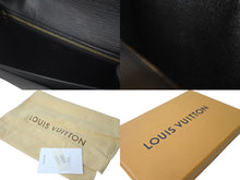 Load image into Gallery viewer, LOUIS VUITTON ルイヴィトン エピ ポシェット セリエ ドラゴンヌ セカンドバッグ ノワール M52612 ゴールド金具 美品 中古 58460
