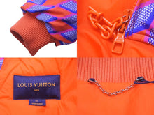 Load image into Gallery viewer, 新品未使用 LOUIS VUITTON ルイヴィトン ボンバージャケット ダイヤモンド ダミエ RM222 PP0 HNB73E オレンジ サイズ50 58531