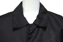 Load image into Gallery viewer, 極美品 CHROMEHEARTS クロムハーツ RIGGINS FBRC VJ N ジャケット ブラック コーチジャケット ナイロン 2225-304-6558 M 中古 58616