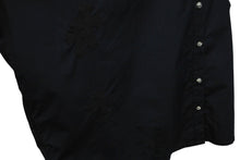 Load image into Gallery viewer, 新品未使用 CHROME HEARTS クロムハーツ MAHAL KITA オーバーサイズ 長袖シャツ ブラック シルバー925 クロスパッチ M 中古 58803