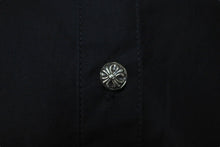 Load image into Gallery viewer, 新品未使用 CHROME HEARTS クロムハーツ MAHAL KITA オーバーサイズ 長袖シャツ ブラック シルバー925 クロスパッチ M 中古 58803