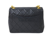 Load image into Gallery viewer, CHANEL シャネル チェーンショルダーバッグ マトラッセ ココマーク ラムスキン 1番台 1990年 ブラック ゴールド 美品 中古 58841