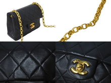 Load image into Gallery viewer, CHANEL シャネル チェーンショルダーバッグ マトラッセ ココマーク ラムスキン 1番台 1990年 ブラック ゴールド 美品 中古 58841
