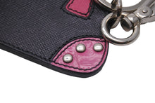 Load image into Gallery viewer, PRADA プラダ キーホルダー チャーム バッグモチーフ 小物 ブラック ピンク レザー ギャランティカード 箱付き 美品 中古 58914