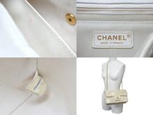 Load image into Gallery viewer, CHANEL シャネル ショルダーバッグ Wチェーン ショルダーバッグ パッチワーク ココマーク ホワイト ゴールド金具 美品 中古 58974