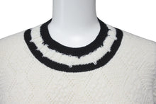 Load image into Gallery viewer, 極美品 CHANEL シャネル ニット セーター ダメージ加工 カシミヤ 22ss ココマーク ホワイト ブラック P72090K 10339 サイズ34 中古 58982