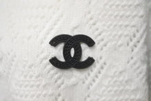 Load image into Gallery viewer, 極美品 CHANEL シャネル ニット セーター ダメージ加工 カシミヤ 22ss ココマーク ホワイト ブラック P72090K 10339 サイズ34 中古 58982