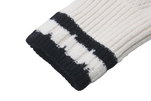 Load image into Gallery viewer, 極美品 CHANEL シャネル ニット セーター ダメージ加工 カシミヤ 22ss ココマーク ホワイト ブラック P72090K 10339 サイズ34 中古 58982