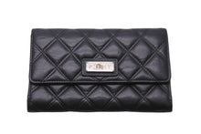 Load image into Gallery viewer, CHANEL シャネル 長財布 マトラッセ パリニューヨークライン 10番台 2006年 カーフスキン ブラック シルバー金具 美品 中古 59036