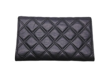 Load image into Gallery viewer, CHANEL シャネル 長財布 マトラッセ パリニューヨークライン 10番台 2006年 カーフスキン ブラック シルバー金具 美品 中古 59036