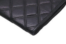 Load image into Gallery viewer, CHANEL シャネル 長財布 マトラッセ パリニューヨークライン 10番台 2006年 カーフスキン ブラック シルバー金具 美品 中古 59036