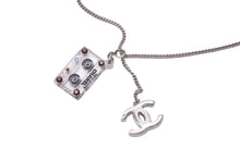 Load image into Gallery viewer, CHANEL シャネル カセットテープ ネックレス 2004年 04P ココマーク シルバー アクセサリー ジュエリー ロゴ メッキ 中古 59060