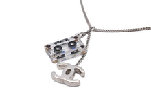Load image into Gallery viewer, CHANEL シャネル カセットテープ ネックレス 2004年 04P ココマーク シルバー アクセサリー ジュエリー ロゴ メッキ 中古 59060