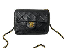 Load image into Gallery viewer, CHANEL シャネル ショルダーバッグ ミニマトラッセ 17CM 1番台 ココマーク ブラック ラムスキン ゴールド金具 美品 中古 59252