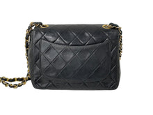 Load image into Gallery viewer, CHANEL シャネル ショルダーバッグ ミニマトラッセ 17CM 1番台 ココマーク ブラック ラムスキン ゴールド金具 美品 中古 59252