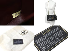 Load image into Gallery viewer, CHANEL シャネル ショルダーバッグ マトラッセ23 1番台 ラムスキン Wフラップ ブラック ゴールド金具 美品 中古 59300