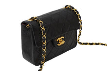 Load image into Gallery viewer, CHANEL シャネル ミニ マトラッセ チェーン ショルダーバッグ ラムスキン ブラック ココマーク ゴールド金具 美品 中古 59343