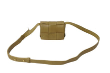 Load image into Gallery viewer, BOTTEGAVENETA ボッテガヴェネタ ショルダーバッグ マキシイントレチャート カセットミニ 666688 ブラウン 美品 中古 59355