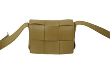 Load image into Gallery viewer, BOTTEGAVENETA ボッテガヴェネタ ショルダーバッグ マキシイントレチャート カセットミニ 666688 ブラウン 美品 中古 59355