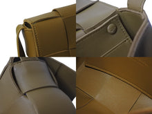 Load image into Gallery viewer, BOTTEGAVENETA ボッテガヴェネタ ショルダーバッグ マキシイントレチャート カセットミニ 666688 ブラウン 美品 中古 59355