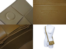 Load image into Gallery viewer, BOTTEGAVENETA ボッテガヴェネタ ショルダーバッグ マキシイントレチャート カセットミニ 666688 ブラウン 美品 中古 59355