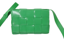 Load image into Gallery viewer, 新品同様 BOTTEGAVENETA ボッテガヴェネタ ショルダーバッグ マキシ イントレチャート ブラッシュドレザー カセット 中古 59359