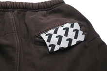 Load image into Gallery viewer, 極美品 RIVINGTON roi Rebis123 リヴィントンロイレビス123 スエットパンツ テーパード ロゴプリント ブラウン サイズS 中古 59410