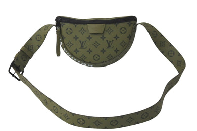 新品同様 LOUIS VUITTON ルイヴィトン ショルダーバッグ LVムーンクロスボディ M23838 モノグラム ブラック金具 中古 59411