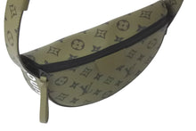 Load image into Gallery viewer, 新品同様 LOUIS VUITTON ルイヴィトン ショルダーバッグ LVムーンクロスボディ M23838 モノグラム ブラック金具 中古 59411
