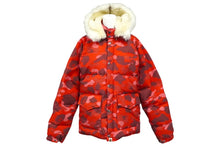 画像をギャラリービューアに読み込む, A BATHING APE アベイシングエイプ ダウンジャケット カモ柄 サイズXS レッドナイロン ファー取り外し可能 良品 中古 59587 