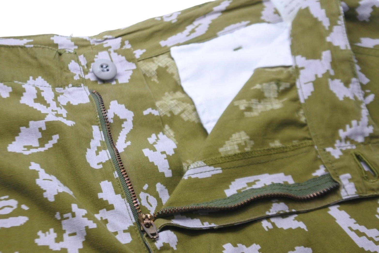 A BATHING APE アベイシングエイプ カーゴパンツ サルデジカモ A BATHING APE アベイシングエイプ カーゴパンツ サルデジカモ
