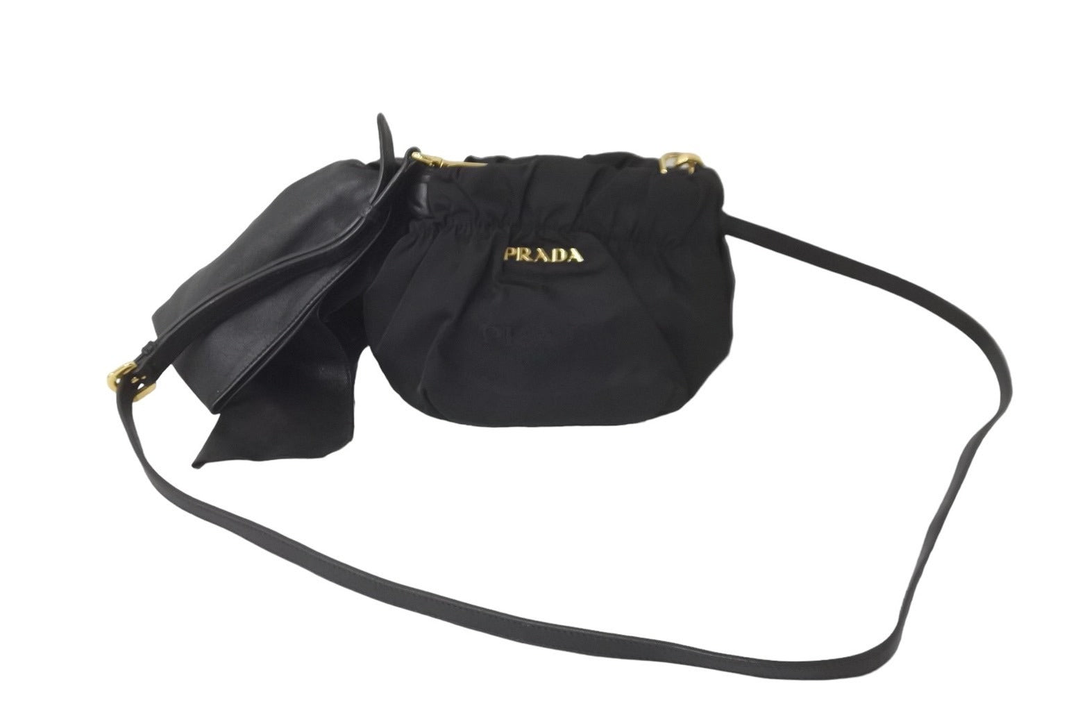 美品✨プラダ　ポーチ　ナイロン　ブラック　リボン　ゴールド金具　ストラップ 美品✨プラダ ポーチ ナイロン ブラック リボン ゴールド金具