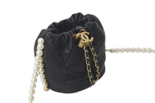 Load image into Gallery viewer, CHANEL シャネル パール ミニショルダーバック AS2529 BO5543 94305 31番台 21SS ブラック ゴールド金具 美品 中古 59671