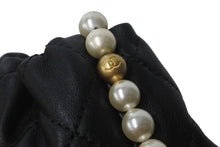 Load image into Gallery viewer, CHANEL シャネル パール ミニショルダーバック AS2529 BO5543 94305 31番台 21SS ブラック ゴールド金具 美品 中古 59671