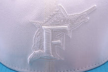 Load image into Gallery viewer, 新品未使用 NEW ERA Florida Marlins ニューエラ フロリダマーリンズ キャップ ブルー アイボリー グレーブリム 7 3/8 中古 59749