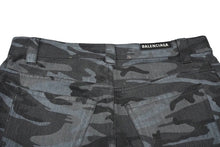 Load image into Gallery viewer, BALENCIAGA バレンシアガ パンツ ストーン ブラック カモ スケーター ショートパンツ デニム サイズ30 641464 美品 中古 59802