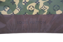 Load image into Gallery viewer, 新品未使用 LOUIS VUITTON ルイ ヴィトン × 村上隆 コラボ マウスパッド ヌメロ 雑誌 モノグラムフラージュ カーキ 中古 59910