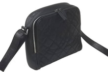 Load image into Gallery viewer, CHANEL シャネル ショルダーバッグ マトラッセ デカココマーク キャビアスキン ブラック シルバー金具 11番台 美品 中古 59934