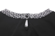 Load image into Gallery viewer, CHANEL シャネル 半袖Ｔシャツ P45633V28403 ココボタン 胸ポケット スリット コットン ツイード ブラック 34 美品 中古 59961