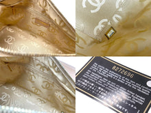 Load image into Gallery viewer, CHANEL シャネル ショルダーバッグ A20663 ワイルドステッチ ココマーク 8番台 2003年 ラムスキン ベージュ 美品 中古 60120