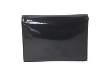 Load image into Gallery viewer, CHANEL シャネル マドモアゼル JUST A DROP OF NO.5 クラッチバッグ 7番台 A17585 エナメル ココマーク 中古 60126
