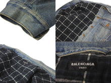 Load image into Gallery viewer, BALENCIAGA バレンシアガ 21AW ライニングチェックアシンメトリーパデットデニムジャケット デストロイ662747 サイズXS 美品 中古 60153