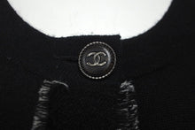 Load image into Gallery viewer, CHANEL シャネル ワンピース ニット ココマーク ココボタン ブラック カシミヤ サイズ36 P42061W04956 美品 中古 60203