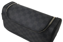Load image into Gallery viewer, 極美品 LOUIS VUITTON ルイヴィトン ハンドポーチ トワレ・ポーチ ダミエグラフィット N47625 ブラック シルバー金具 中古 60262