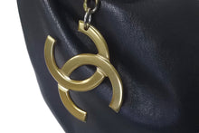 Load image into Gallery viewer, CHANEL シャネル ハンドバッグ ワンショルダー ココマーク 7番台 チェーン ブラック レザー ゴールド金具 美品 中古 60273