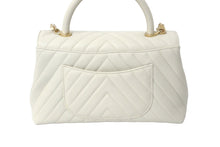 Load image into Gallery viewer, 新品同様 CHANEL シャネル ココハンドル Vステッチトップハンドル 28cm アイボリー A92991 キャビアスキン 中古 60308