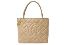 Load image into Gallery viewer, 極美品 CHANEL シャネル 復刻トート 7番台 ハンドバッグ ココマーク キャビアスキン ベージュ ゴールド金具 中古 60345