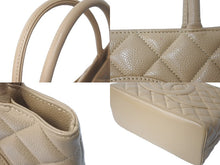 Load image into Gallery viewer, 極美品 CHANEL シャネル 復刻トート 7番台 ハンドバッグ ココマーク キャビアスキン ベージュ ゴールド金具 中古 60345