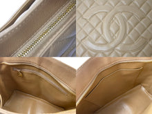 Load image into Gallery viewer, 極美品 CHANEL シャネル 復刻トート 7番台 ハンドバッグ ココマーク キャビアスキン ベージュ ゴールド金具 中古 60345